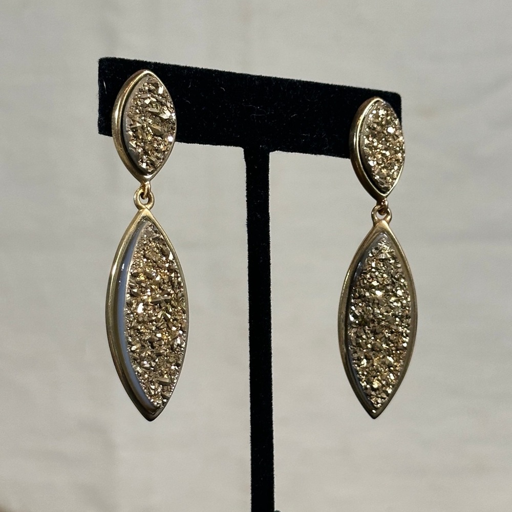 Elegant Gold-Tone Drop Earrings - Picture 3 of 3